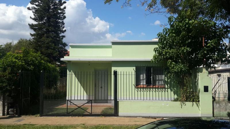 #555977 | Venta | Casa | Lomas De Zamora (JC DONSANTO PROPIEDADES)