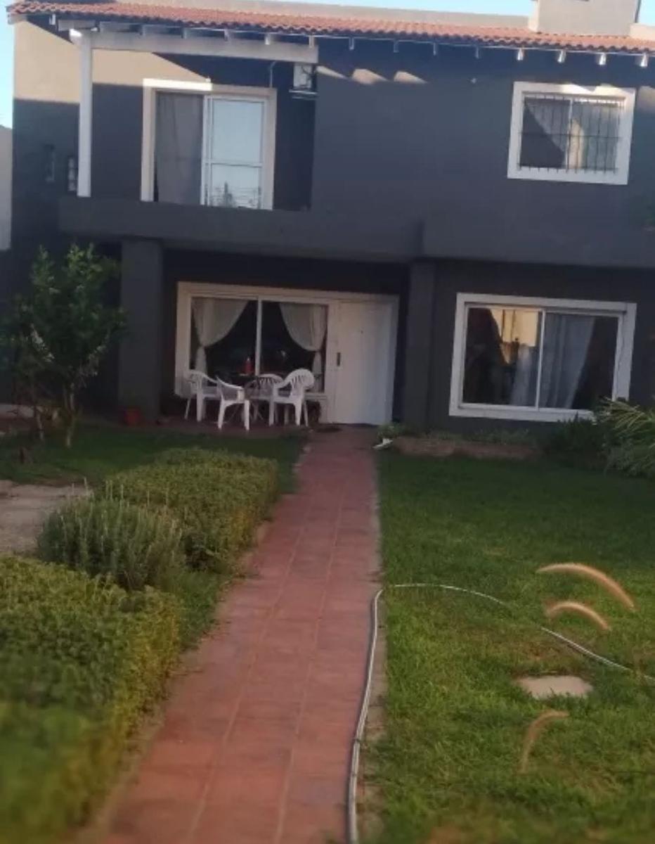 #5062149 | Sale | House | Castelar Norte (Arena Lorena propiedades)