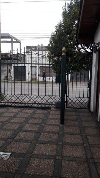 #519811 | Venta | Casa | Temperley (JC DONSANTO PROPIEDADES)