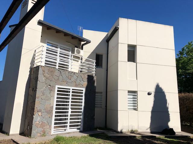 #2465414 | Venta | Casa | City Bell (Alberto Dacal)