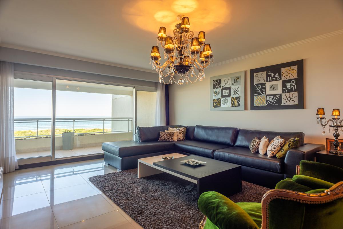 #4433881 | Temporary Rental | Apartment | Playa Brava (Emiliano Pedrozo)