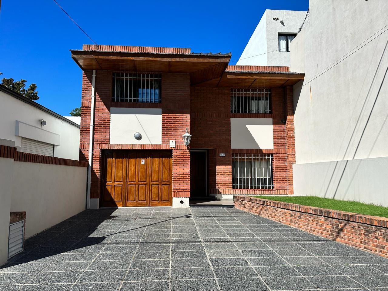 #4944844 | Venta | Casa | Centro De Lujan (Gimenez Gestión Inmobiliaria)