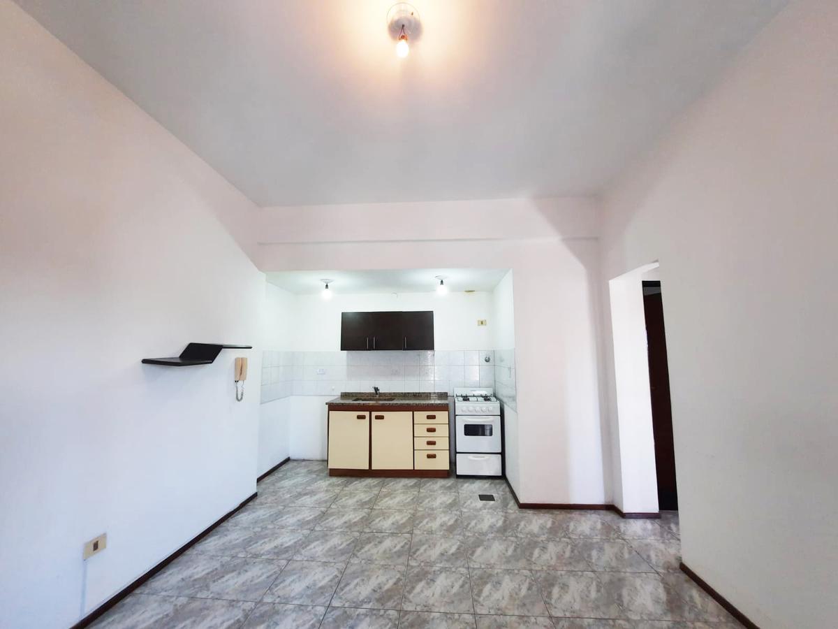 #5130005 | Alquiler | Departamento | Valentin Alsina (Roberto Abraham Propiedades)