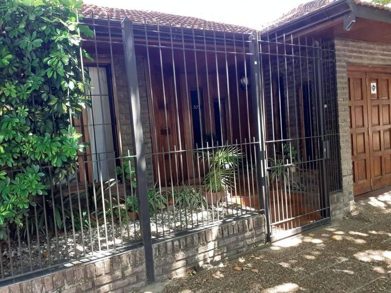 #4865977 | Venta | Casa | Quilmes (Aubone y Asociados)