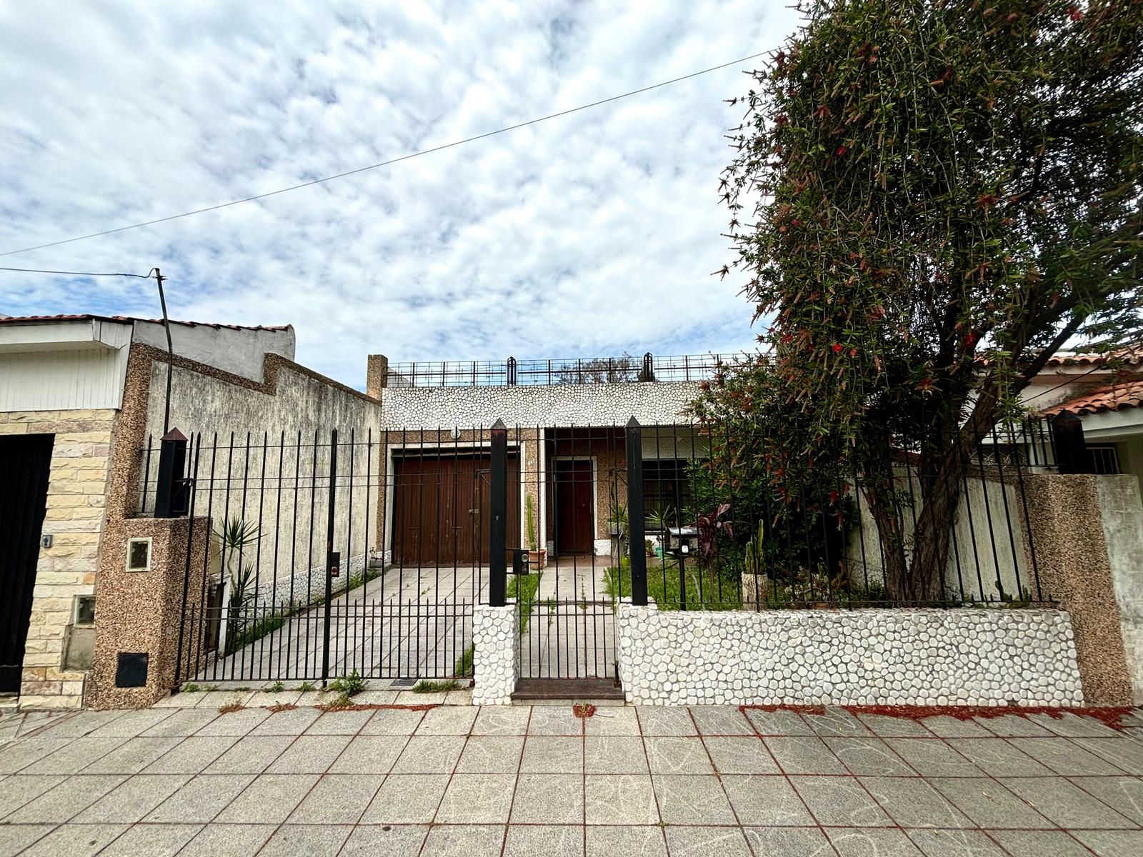 #5444500 | Venta | Casa | Banfield (Cabrera Propiedades)