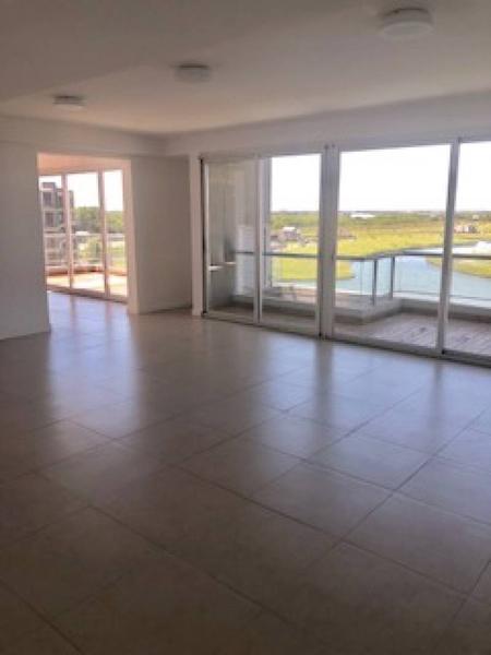 #2428248 | Venta | Departamento | Islas del Golf  (HB Bienes Raíces)