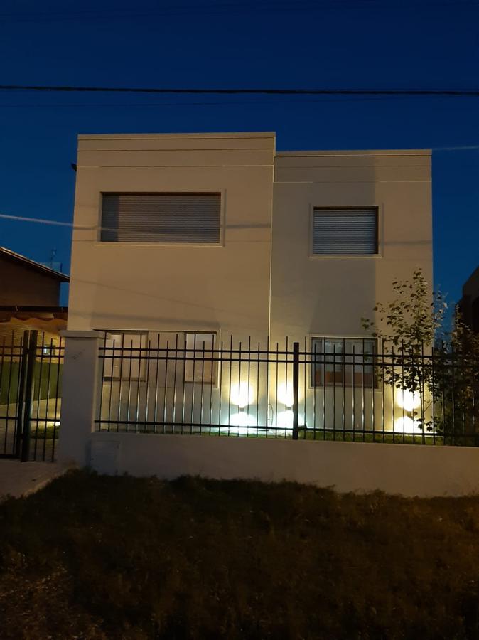 #5320955 | Sale | House | Barrio 3 De Febrero (CAM Rosario - PGA Propiedades)