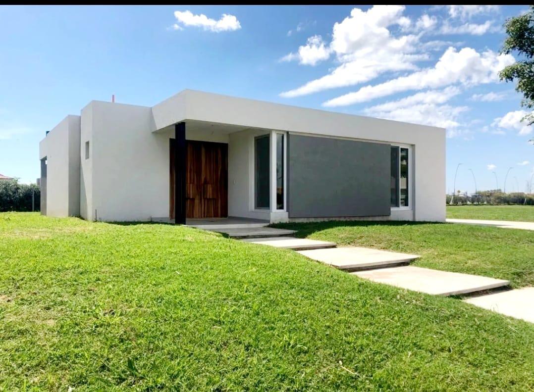 #2561091 | Sale | House | Puertos del Lago - Barrio Los Ceibos (Gustavo Nogueira Real Estate)