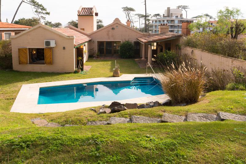 #3239258 | Temporary Rental | House | Playa Mansa (Emiliano Pedrozo)