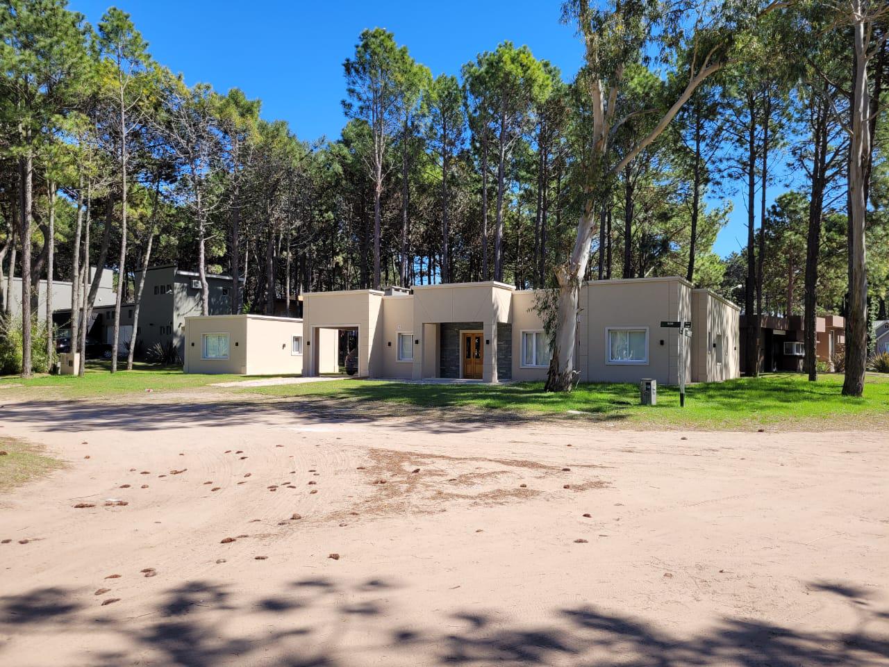 #4595549 | Venta | Casa | Pinamar (AMH inmobiliaria)