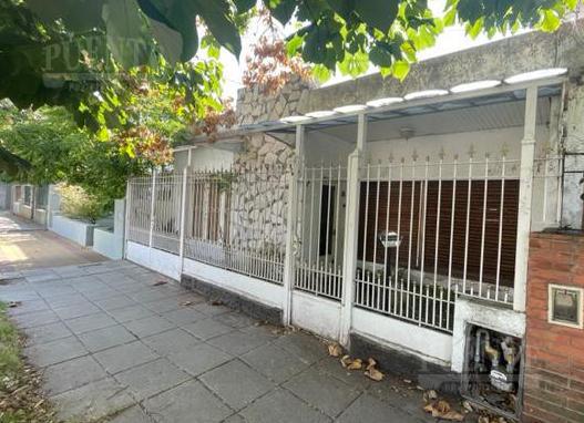 #3934104 | Venta | Casa | Temperley (Puente Propiedades)