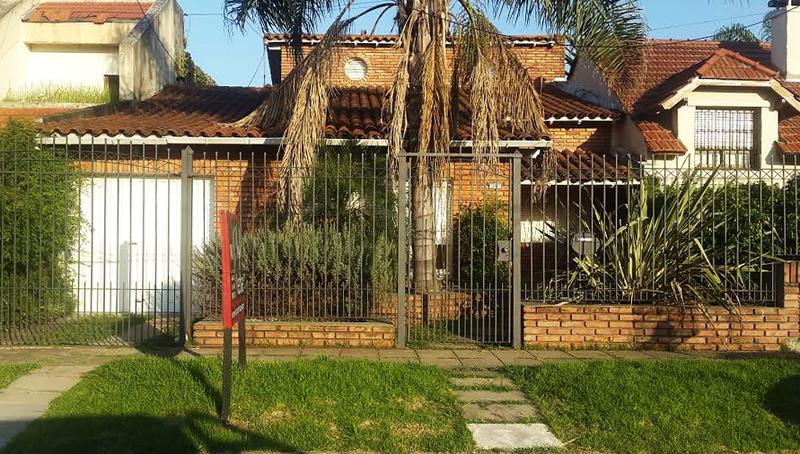 #255644 | Venta | Casa | Castelar (EDUARDO J. CARFI Propiedades)