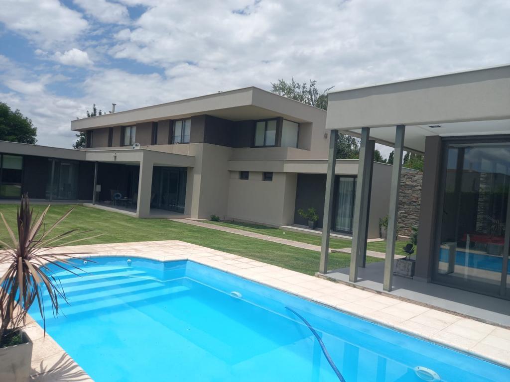 #4478863 | Venta | Casa | Lujan De Cuyo (COCUCCI INMOBILIARIA)