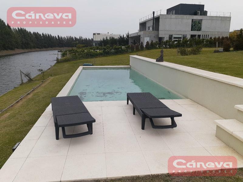 #1565136 | Venta | Casa | Carilo (Cáneva Propiedades)