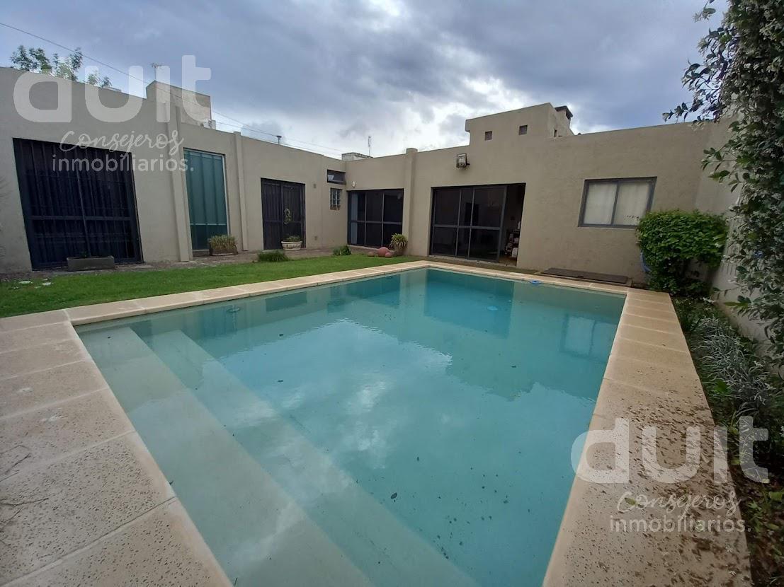 #5163067 | Venta | Casa | Alejandro Centeno (Duit Propiedades)