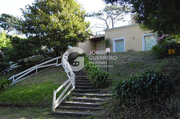 #848805 | Alquiler | Casa | Carilo (Jorge Guerrero Inmobiliaria Construcciones)