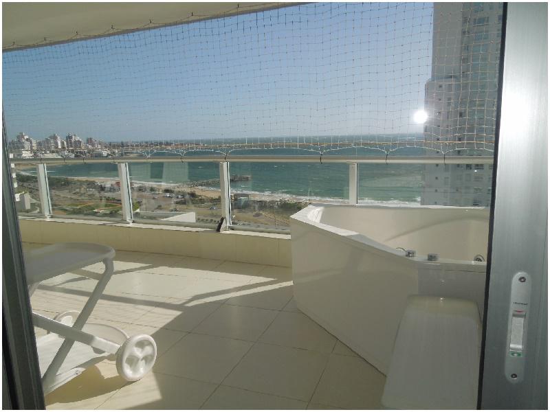 #3239111 | Venta | Departamento | Playa Mansa (Emiliano Pedrozo)