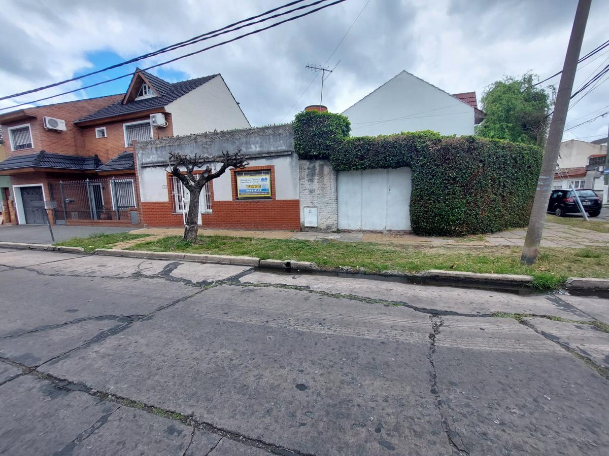 #4035378 | Venta | Casa | Lomas Del Mirador (SEBASTIAN PETRELLI ASESORES INMOBILIARIOS)