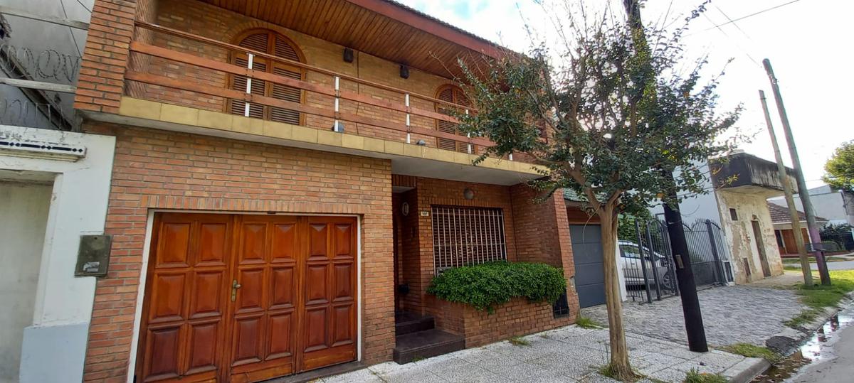 #2514144 | Venta | Casa | Quilmes (Lencz Bienes Raices)