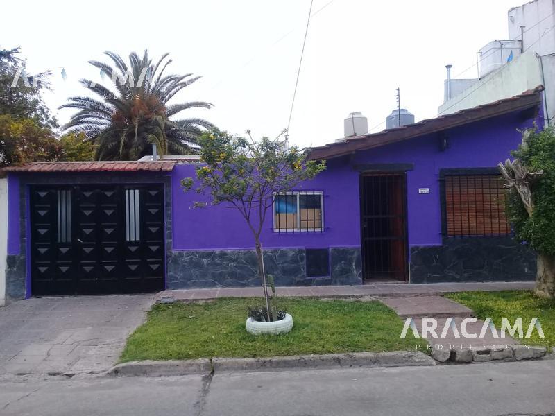 #5249995 | Sale | House | Luis Guillon (Aracama Propiedades)