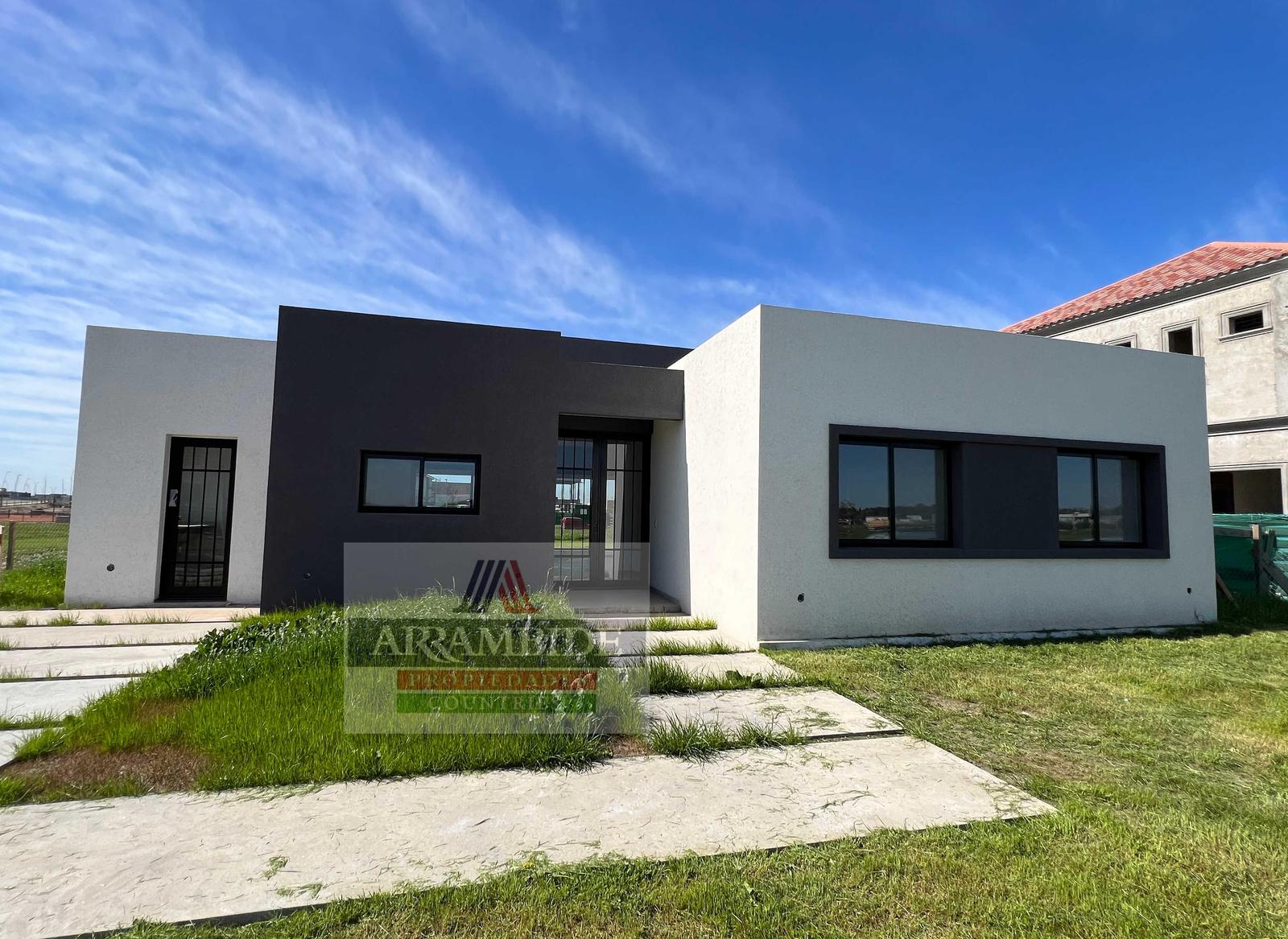 #4868401 | Venta | Casa | Puertos del Lago (Arrambide Propiedades)