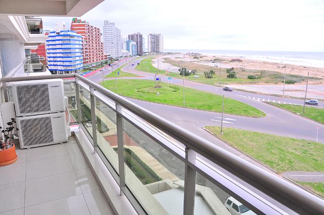 #3238307 | Temporary Rental | Apartment | Playa Brava (Emiliano Pedrozo)