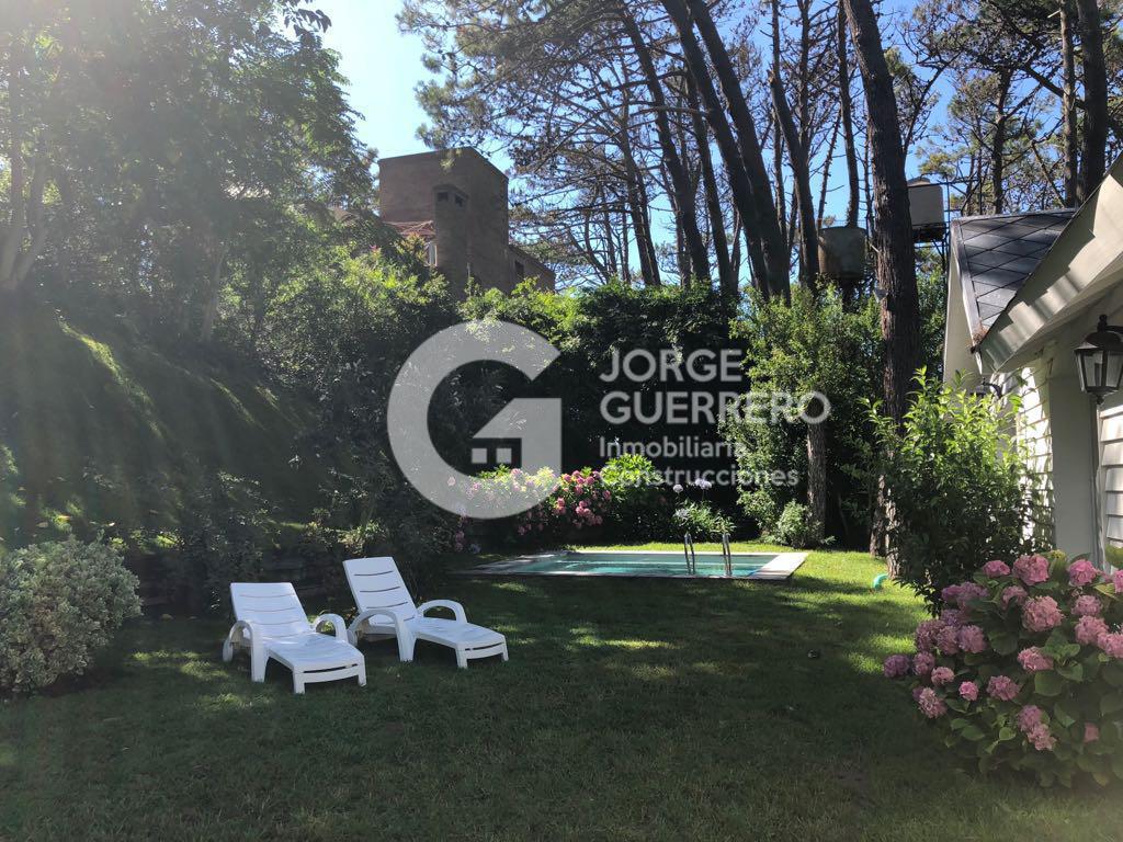 #848804 | Alquiler | Casa | Carilo (Jorge Guerrero Inmobiliaria Construcciones)