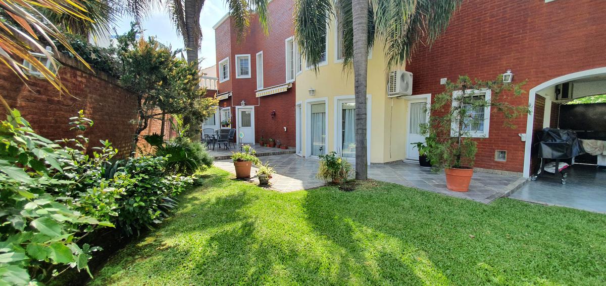 #3283049 | Venta | Casa | Barrio Parque (M. Parrinello)