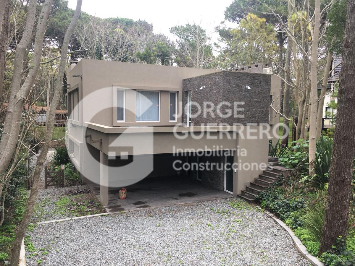 #724335 | Alquiler | Casa | Carilo (Jorge Guerrero Inmobiliaria Construcciones)