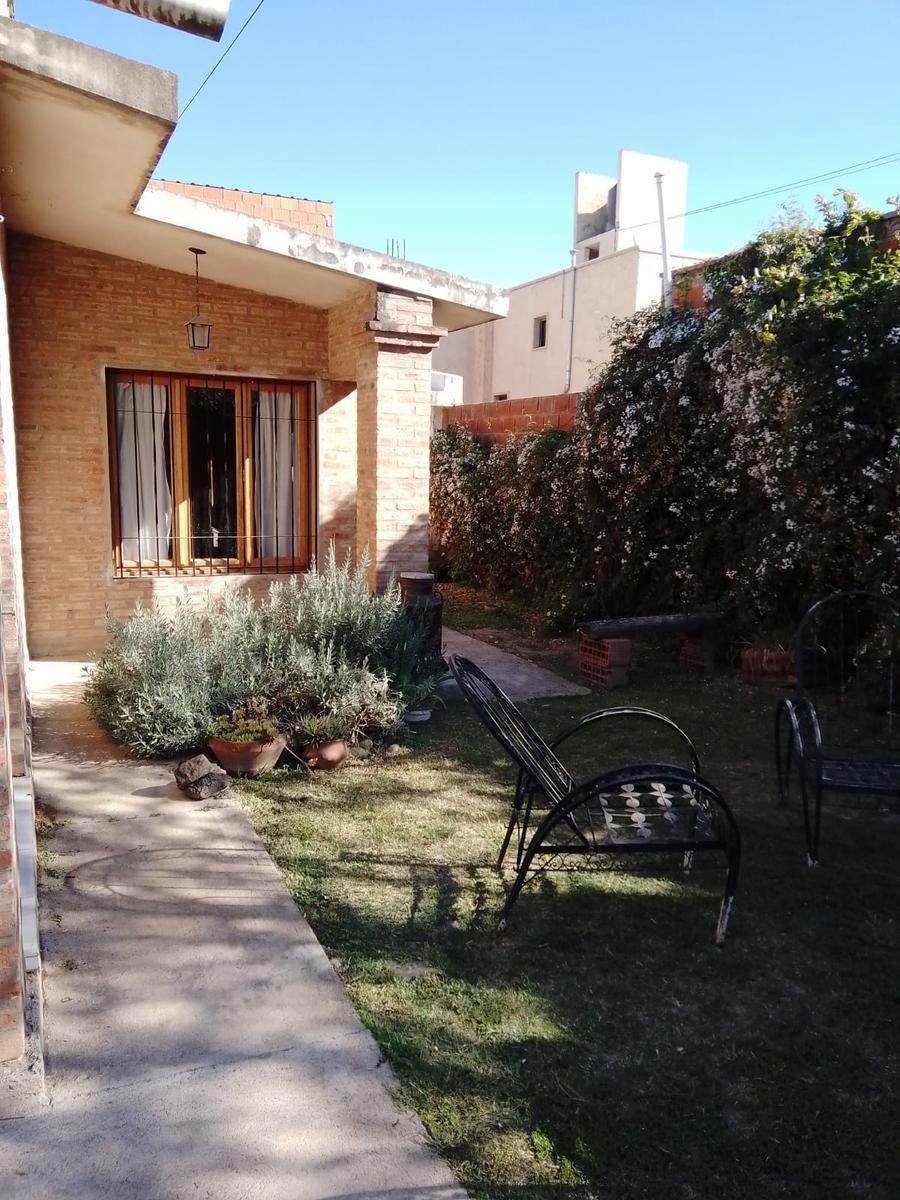 #5330891 | Venta | Casa | Arguello (Mariano Amuchastegui Servicios Inmobiliarios)