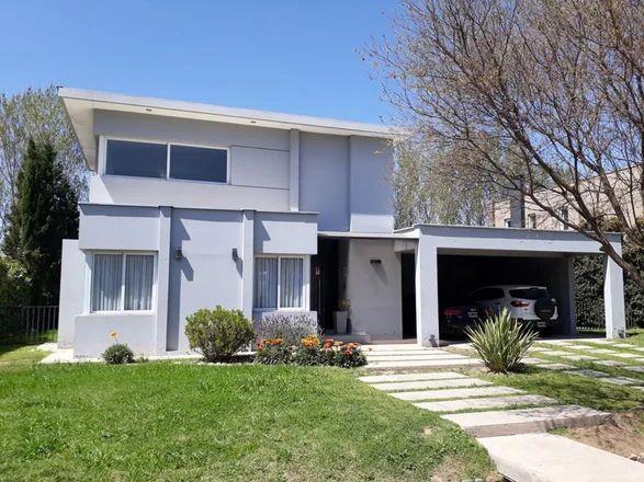 #5458334 | Venta | Casa | Lujan De Cuyo (Fanny Cruz Negocios Inmobiliarios)