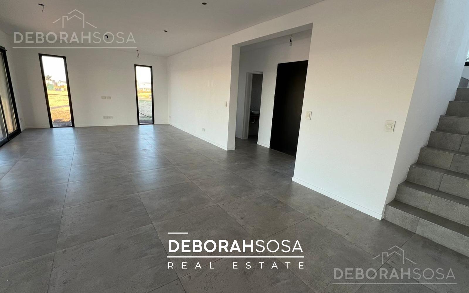 #5446978 | Venta | Casa | Puertos del Lago (Deborah Sosa)