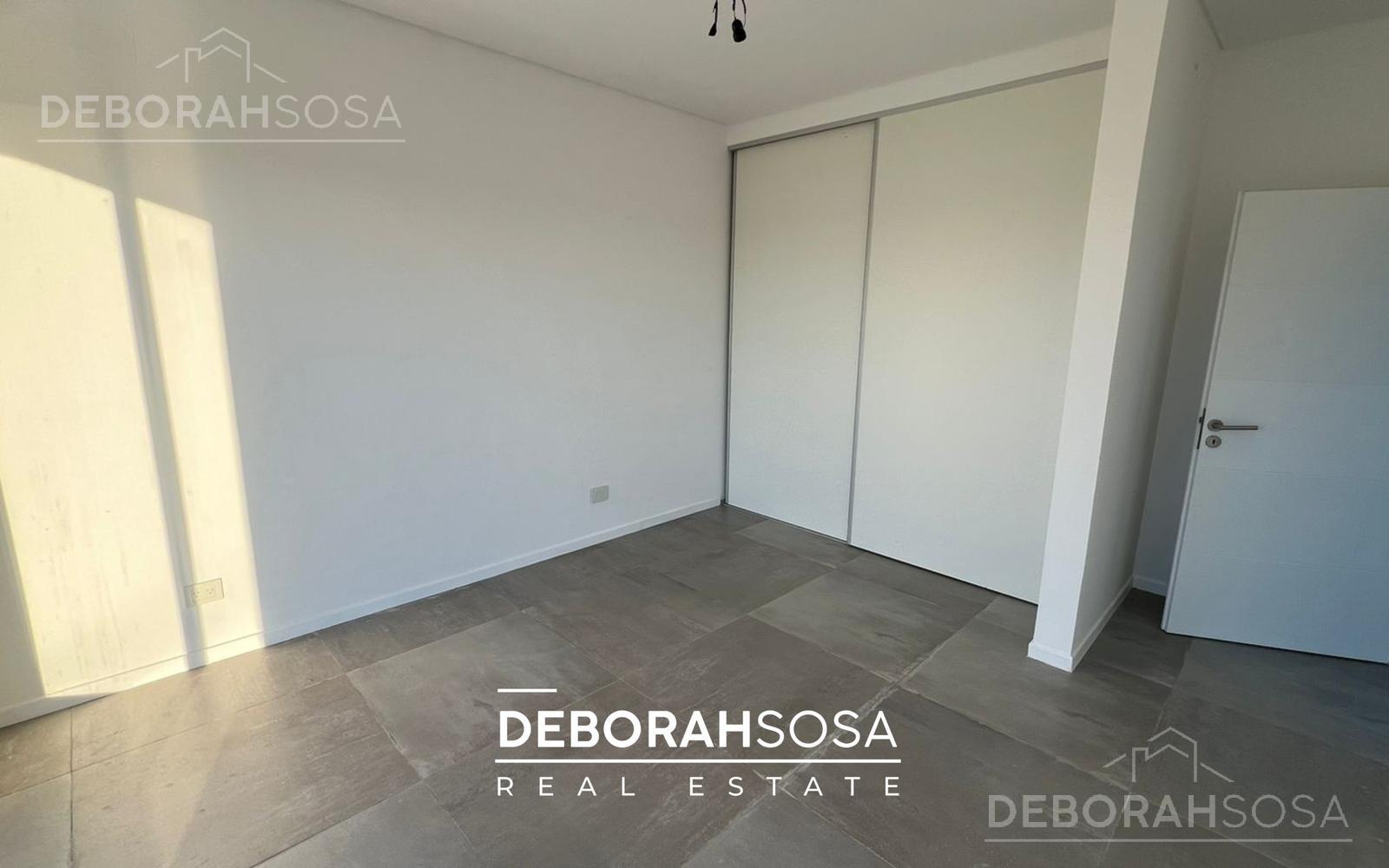 #5446978 | Venta | Casa | Puertos del Lago (Deborah Sosa)