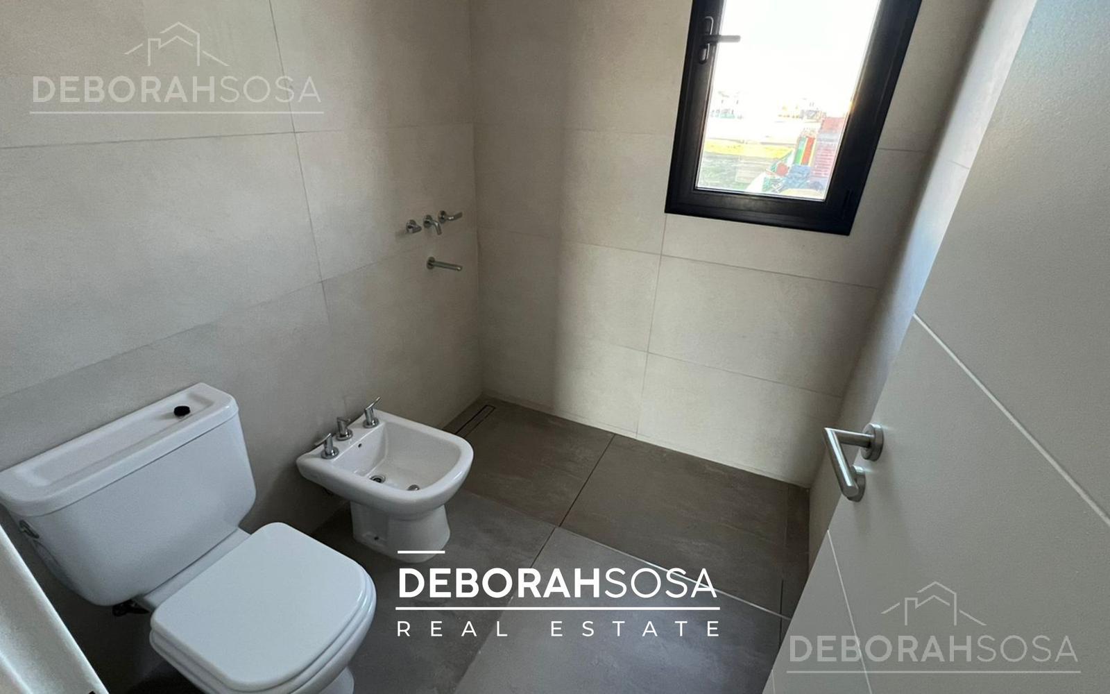 #5446978 | Venta | Casa | Puertos del Lago (Deborah Sosa)