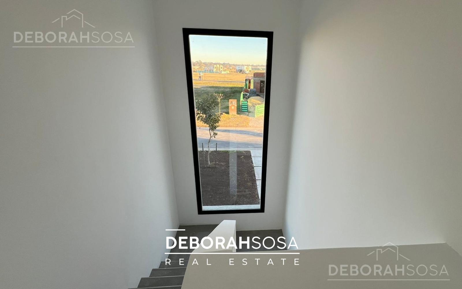 #5446978 | Venta | Casa | Puertos del Lago (Deborah Sosa)