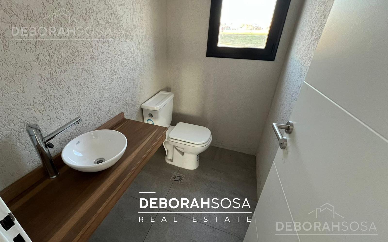 #5446978 | Venta | Casa | Puertos del Lago (Deborah Sosa)