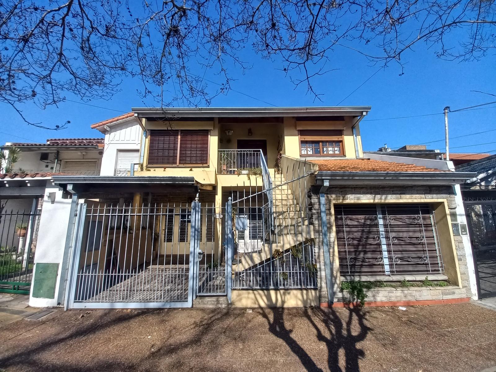 #5451913 | Venta | Casa | Banfield (Pilares Propiedades)