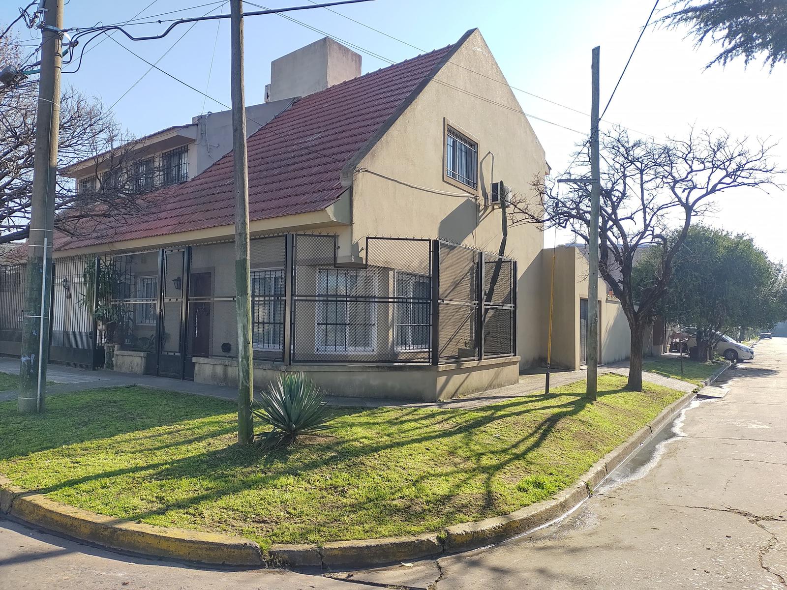 #5450577 | Venta | Casa | Llavallol (DINO Propiedades)