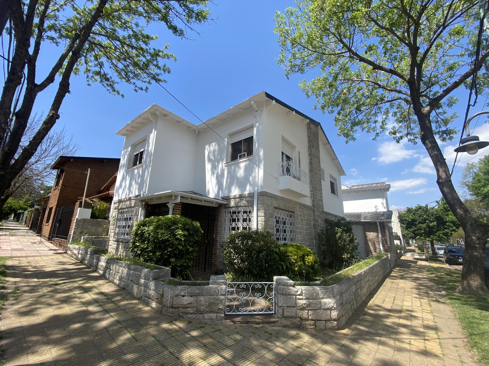 #5432726 | Venta | Casa | La Lucila Vias / Libertador (Laura Pigliacampo Bienes Raices)