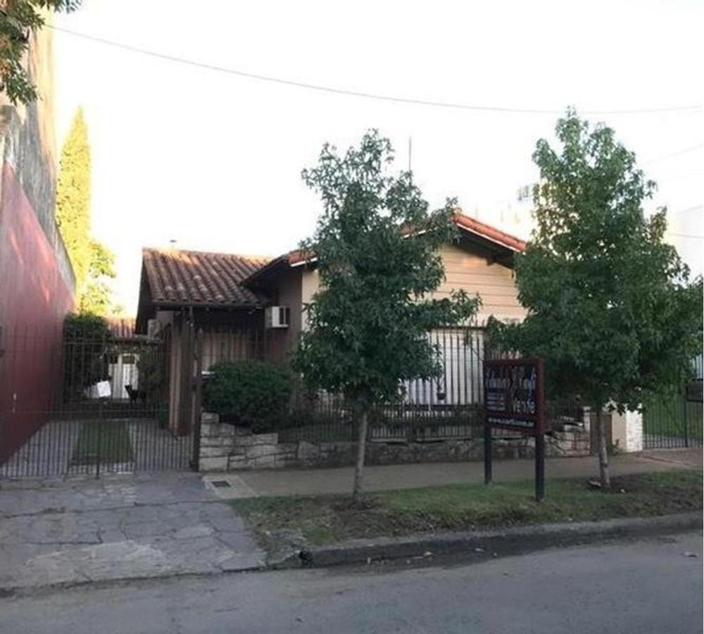 #5148617 | Sale | House | Castelar (Lili mascotena propiedades)