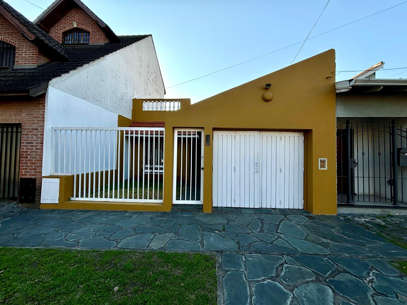 #5444495 | Venta | Casa | Temperley (Cabrera Propiedades)