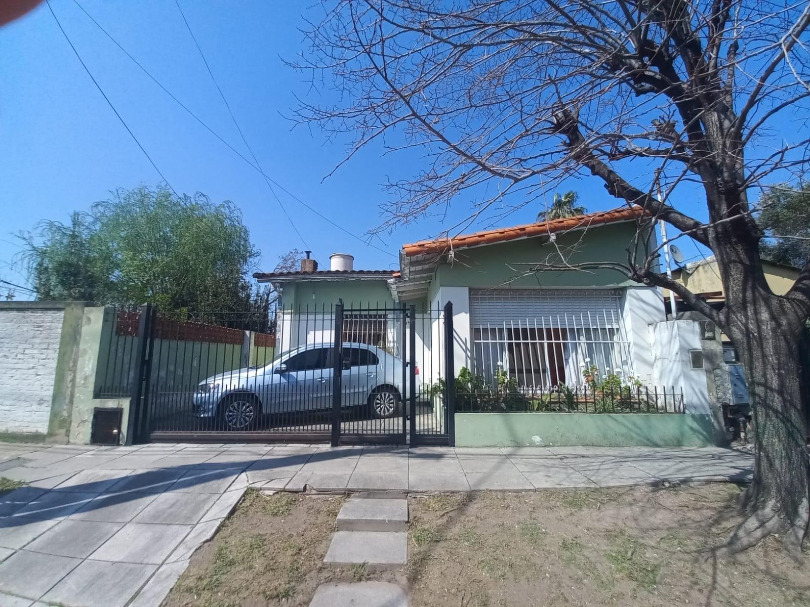 #5451933 | Venta | Casa | Lomas De Zamora (Pilares Propiedades)