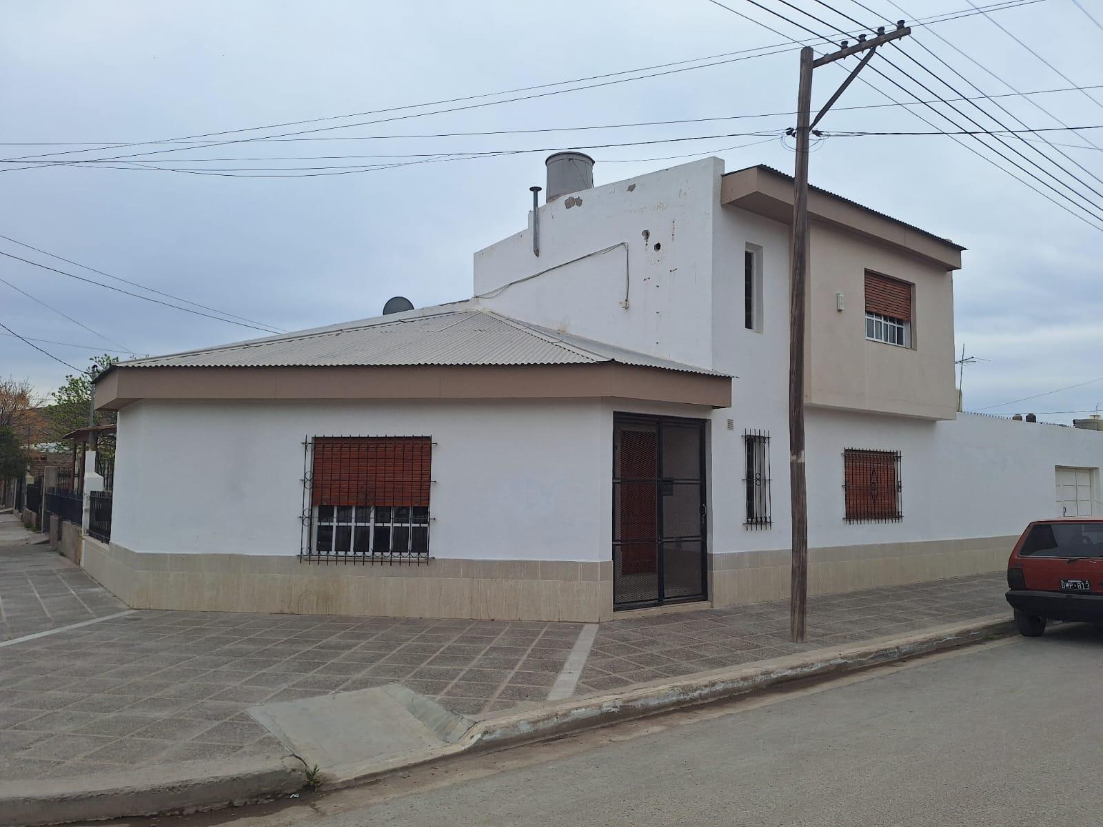 #5439989 | Venta | Casa | Centenario (Milprop Servicios Inmobiliarios)