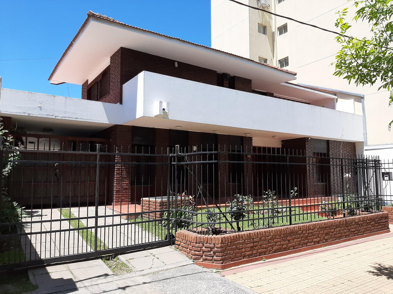 #5464380 | Venta | Casa | La Plata (Realty One Group Best)