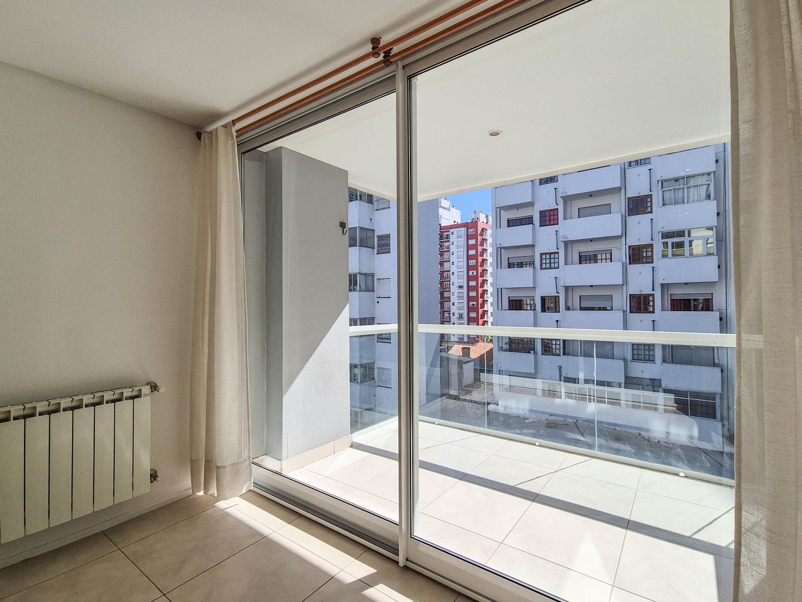 #5416920 | Alquiler | Departamento | Plaza Mitre (Van Gool Bienes Raices)