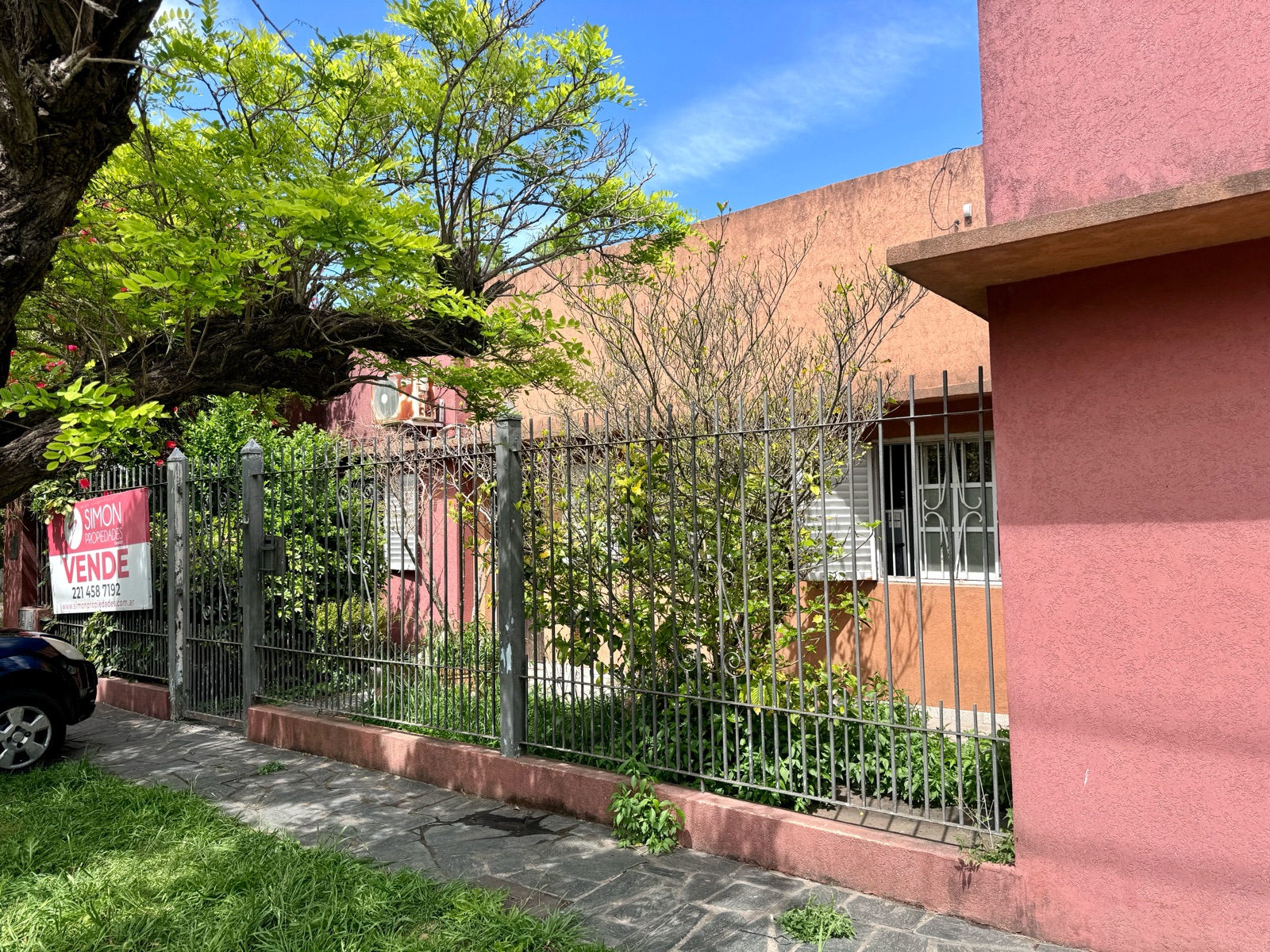 #5483934 | Venta | Casa | Los Hornos (María Sol Bologna Bienes Raíces)