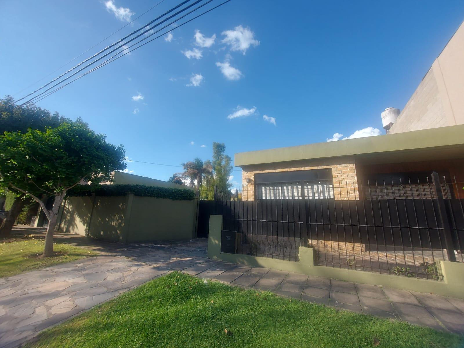 #5455209 | Alquiler | Casa | Bella Vista (diego swirido negocios inmobiliarios)