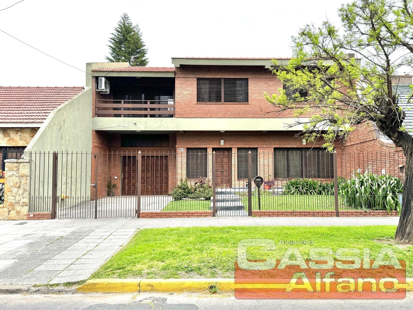 #5453561 | Venta | Casa | Lomas De Zamora (CASSIA ALFANO GESTION INMOBILIARIA E INVERSION)