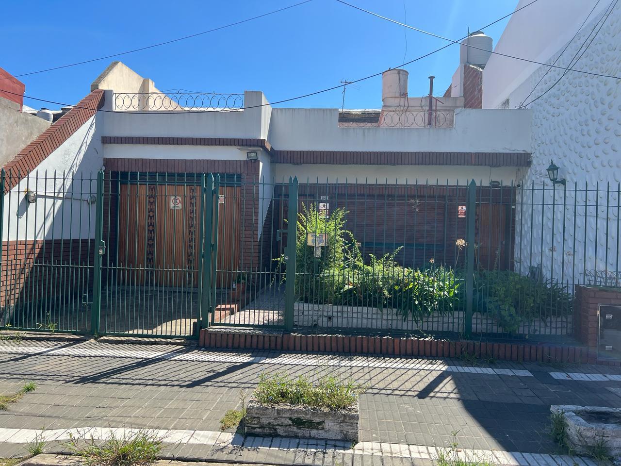 #5421812 | Alquiler | Casa | Valentin Alsina (Lopez Balaguer Bienes Raices)