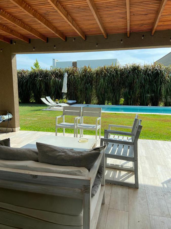 #5488861 | Alquiler | Casa | Barbarita (MANSION PROPIEDADES)